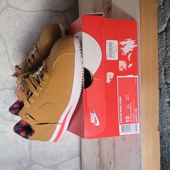 ***SOLD***Nike Cortez Size 10 - Picture 2 of 5
